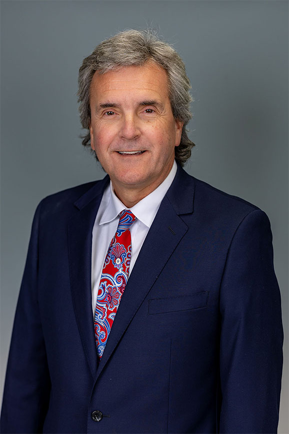 Headshots & Portraits 17 vertical_0001__0007_2024-Collins-Law-13889